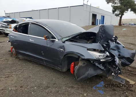 2019 Tesla Model 3 z USA, uszkodzony, nr VIN 5YJ3E1EB7KF419837